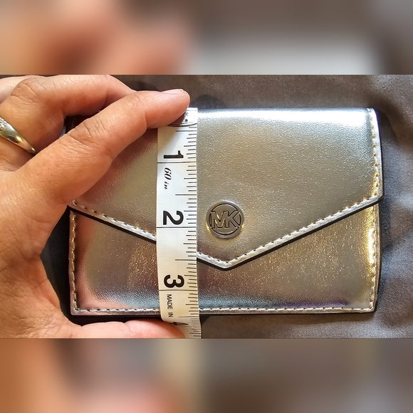 Michael Kors Cardholder - Picture 3 of 7